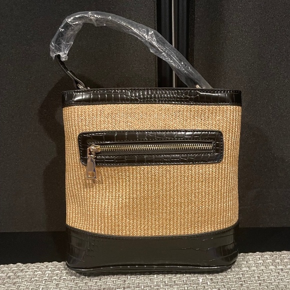 NWT Moda Luxe Vegan Danica Bucket Bag - Picture 1 of 10